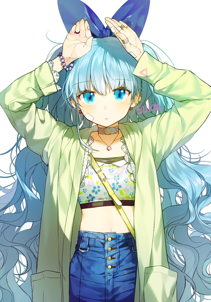 イラスト 700x1000 と オリジナル 숙자 ソロ 長身像 カメラ目線 前髪 simple background 白背景 long sleeves very long hair aqua eyes aqua hair arms up open jacket bare belly piercing floral print ear piercing wavy hair bandaid on face