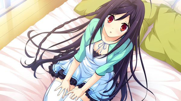 Anime picture 2560x1440 with koisuru natsu no last resort kouzaki umi marui (koedame) single looking at viewer blush highres open mouth black hair red eyes wide image game cg very long hair girl thighhighs white thighhighs bed