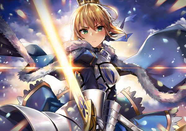 Anime picture 1500x1060 with fate (series) fate/stay night artoria pendragon (all) saber moze single looking at viewer blush fringe short hair blonde hair hair between eyes green eyes sky cloud (clouds) upper body wind sunlight sparkle fighting stance