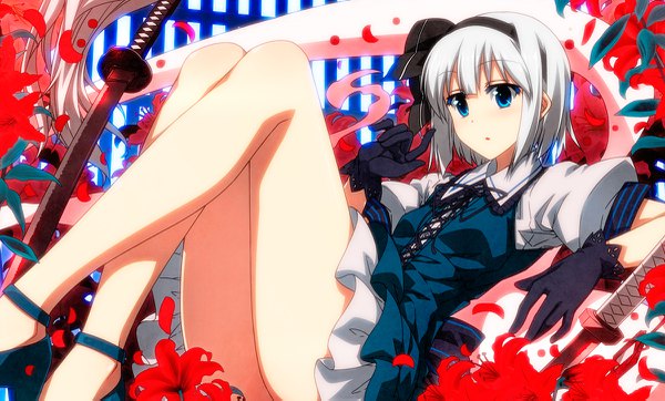 Anime picture 1200x725 with touhou konpaku youmu myon sazanami mio single blush short hair blue eyes wide image looking away silver hair bent knee (knees) pleated skirt bare legs crossed legs reclining leg lift (legs lift) girl skirt gloves