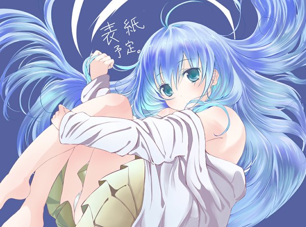Anime picture 1077x800 with denpa onna to seishun otoko shaft (studio) touwa erio tsuzuri (itosousou) single long hair blue eyes simple background bare shoulders blue hair girl