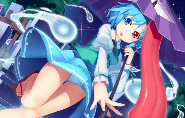 Anime picture 1555x1000 with touhou tatara kogasa mikan (bunanoha) single looking at viewer blush short hair blue eyes light erotic red eyes blue hair sky night pantyshot heterochromia :p running long tongue girl skirt