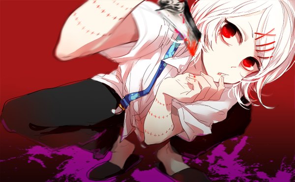 Anime picture 1293x800 with tokyo ghoul studio pierrot suzuya juuzou vveird single short hair red eyes wide image looking away white hair fingernails finger to mouth scar squat red background bloody weapon boy hair ornament shirt white shirt