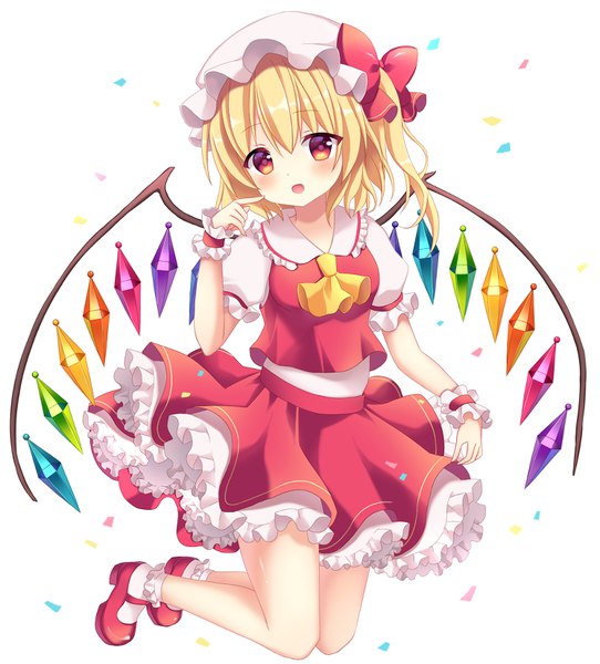 イラスト 747x827 と 東方 フランドール・スカーレット mayo (miyusa) ソロ 長身像 カメラ目線 赤面 前髪 短い髪 開いた口 simple background 金髪 hair between eyes 赤い目 白背景 全身 ワンサイドアップ 女の子 スカート 帽子