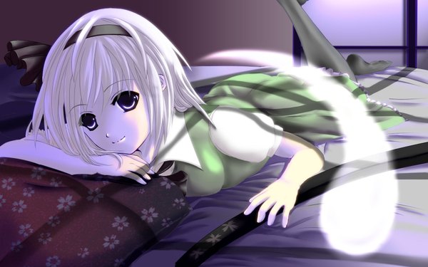 Anime picture 1680x1050 with touhou konpaku youmu smile wide image purple eyes white hair girl bow sword katana bed