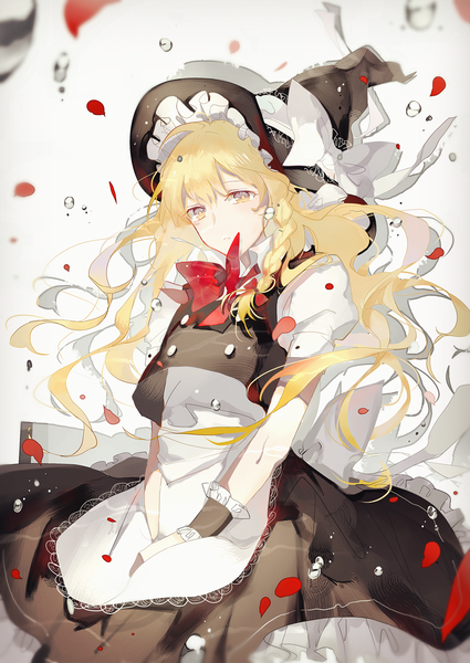 Anime picture 1000x1413 with touhou kirisame marisa pudding (8008208820) single long hair tall image blonde hair yellow eyes ahoge braid (braids) blurry short sleeves puffy sleeves floating hair single braid expressionless witch girl skirt bow