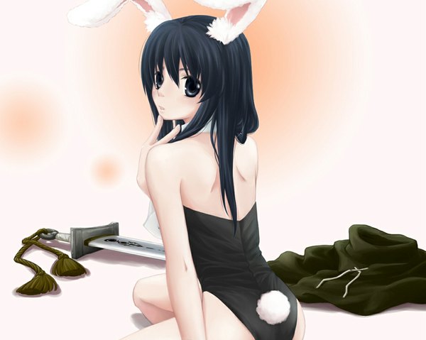 Anime picture 1024x819 with children of the rune single long hair blush open mouth blue eyes light erotic black hair simple background bare shoulders looking back bunny ears bunny girl bunny tail girl weapon sword bunnysuit
