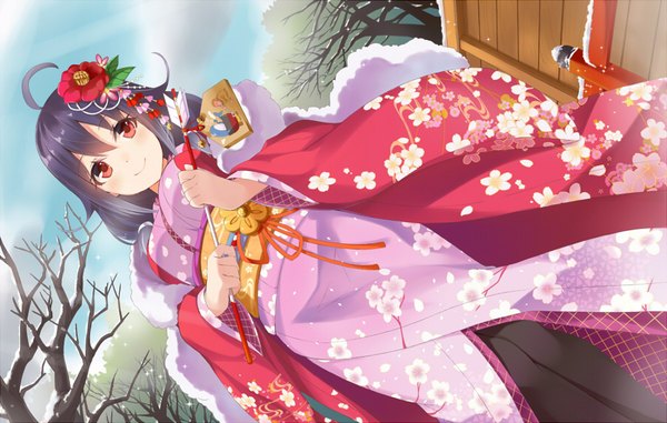 Anime picture 900x572 with kantai collection taigei light aircraft carrier takehana note single long hair blush fringe black hair smile hair between eyes red eyes holding looking away sky cloud (clouds) ahoge traditional clothes japanese clothes hair flower wide sleeves