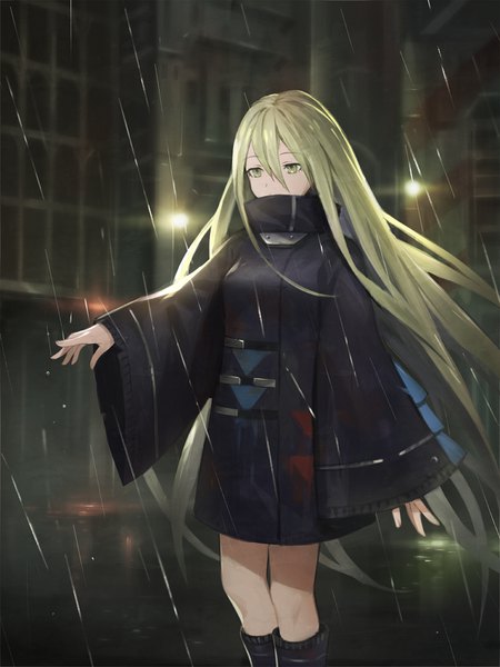 Anime picture 711x948 with original mutugi single tall image fringe hair between eyes green eyes looking away outdoors very long hair green hair wide sleeves outstretched arm rain covered mouth girl building (buildings)