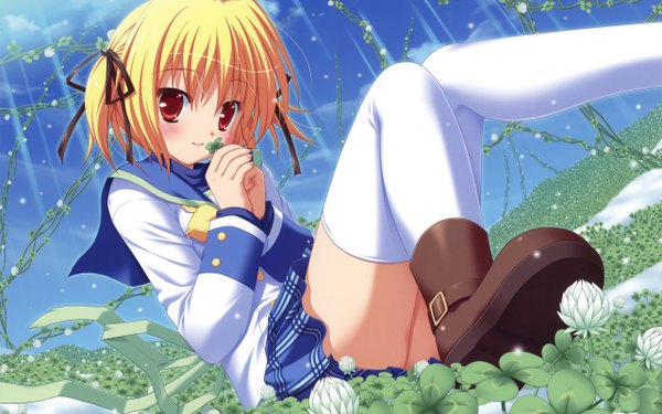 Anime picture 2560x1600 with clover point takanashi yaya single blush highres short hair blonde hair smile red eyes wide image sky girl thighhighs skirt uniform school uniform white thighhighs clover (plant)