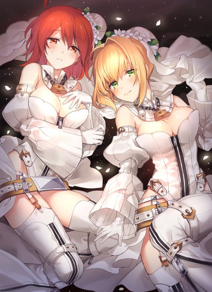 イラスト 595x816 と Fateシリーズ fate/grand order fate/extra fate/extra ccc nero claudius (fate) (all) ネロ・クラウディウス(fate) セイバー・ブライド 藤丸立香 十五日 長身像 カメラ目線 赤面 短い髪 おっぱい light erotic 金髪 赤い目 大きな乳房 multiple girls 緑の目