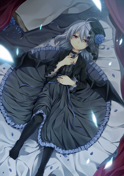 Anime picture 1000x1414 with touhou remilia scarlet mutsuki (artist) single tall image looking at viewer fringe short hair red eyes holding silver hair ahoge bent knee (knees) indoors lying from above on back no shoes hand on chest frilled dress