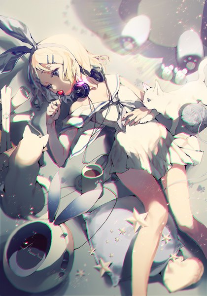 Anime picture 700x1000 with vocaloid kagamine rin ser323 single tall image short hair blue eyes blonde hair lying anaglyph girl hair ornament bow hair bow animal food sweets headphones star (stars) bobby pin
