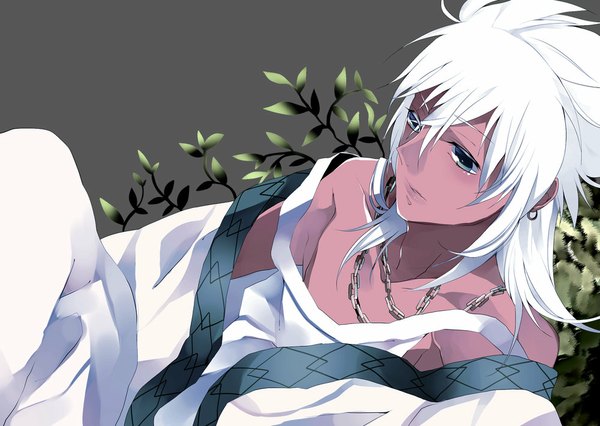 Anime picture 1000x711 with magi the labyrinth of magic a-1 pictures sharrkan mihatarou single short hair simple background bare shoulders green eyes white hair dark skin boy plant (plants) earrings chain