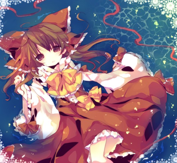 Anime picture 1695x1554 with touhou hakurei reimu ana (rznuscrf) single long hair brown hair brown eyes loli miko girl bow hair bow detached sleeves water