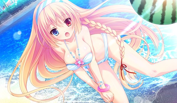 Anime picture 1024x600 with koisuru doll to omoi no kiseki towa (koisuru doll to omoi no kiseki) long hair looking at viewer blush breasts open mouth light erotic blonde hair wide image game cg braid (braids) heterochromia girl swimsuit bikini bracelet hairband