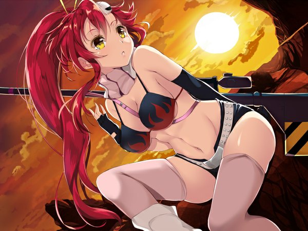 Anime picture 800x600 with tengen toppa gurren lagann gainax yoko littner yappen single long hair light erotic sitting bare shoulders yellow eyes looking away sky cloud (clouds) bent knee (knees) ponytail red hair parted lips sunlight bare belly rock
