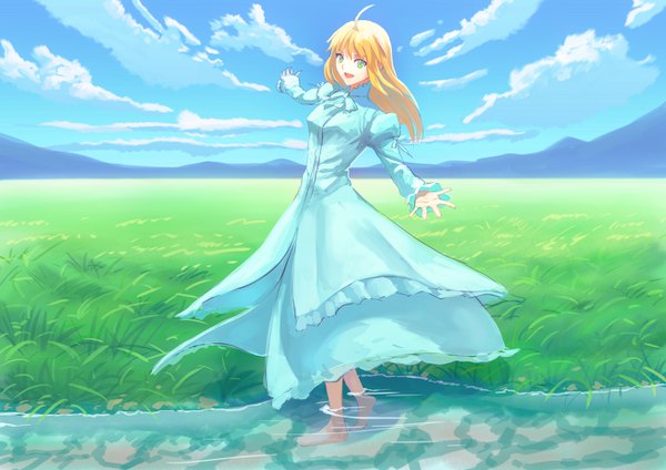 Anime picture 1316x930 with fate (series) fate/grand order fate/stay night artoria pendragon (all) saber fateline alpha single long hair looking at viewer fringe open mouth blonde hair smile hair between eyes standing green eyes sky cloud (clouds) full body ahoge