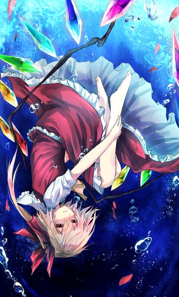 Anime picture 909x1500 with touhou flandre scarlet eisuto single tall image looking at viewer short hair blonde hair red eyes ponytail barefoot short sleeves puffy sleeves side ponytail underwater upside down leg hug girl dress skirt