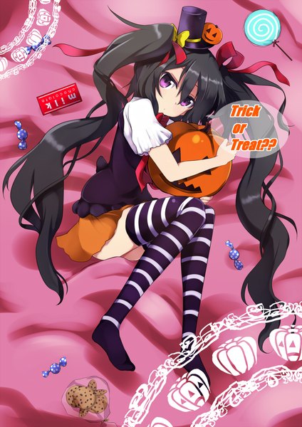 Anime picture 1446x2046 with original note-chan amano kouki single tall image looking at viewer black hair hair between eyes twintails purple eyes lying very long hair from above loli no shoes text on side halloween english trick or treat