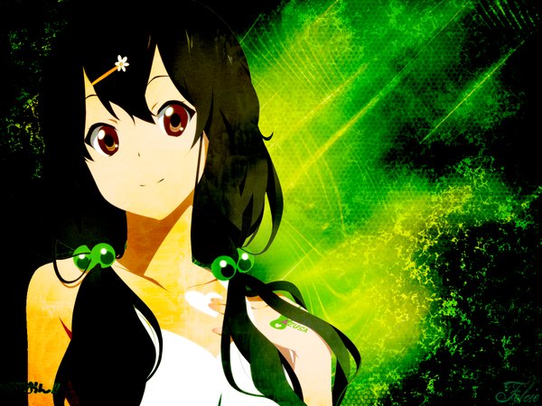 Anime picture 1600x1200 with k-on! kyoto animation nakano azusa single long hair black hair smile red eyes bare shoulders green background girl hair ornament heart hairclip hair tie hair bobbles