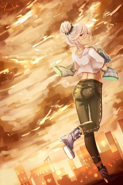 Anime picture 1075x1612 with league of legends riven (league of legends) yosuki (artist) single tall image short hair yellow eyes looking back grey hair from behind girl boots t-shirt