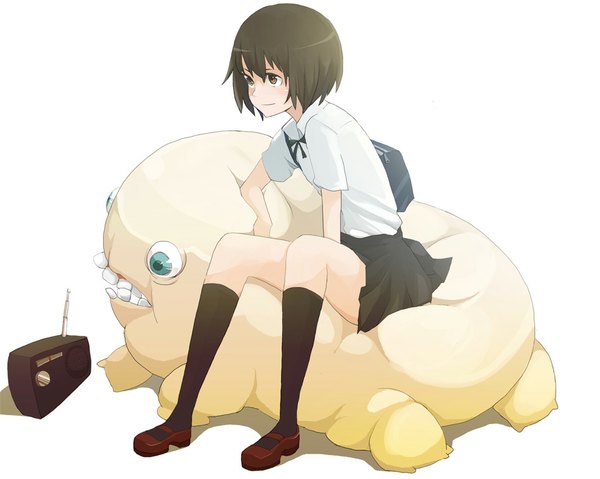 Anime picture 1024x819 with cencoroll cenco yuki (cencoroll) short hair black hair simple background white background sitting brown eyes green eyes light smile girl skirt uniform school uniform shirt socks shoes black socks school bag