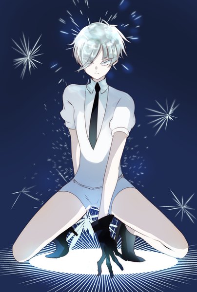 Anime picture 1948x2890 with houseki no kuni antarcticite kayanogura single tall image looking at viewer fringe highres short hair silver hair full body hair over one eye arm support puffy sleeves squat arm behind back silver eyes androgynous gloves black gloves