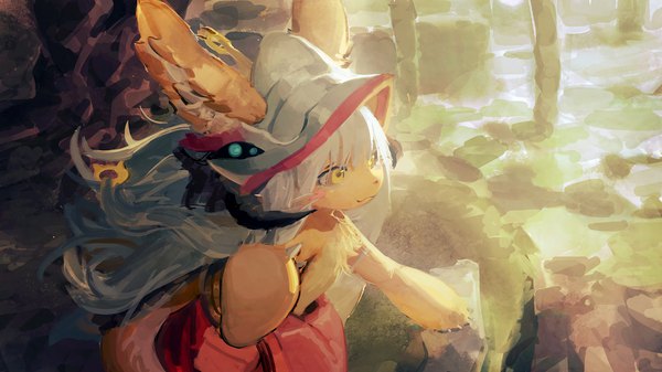 Anime picture 1777x1000 with made in abyss kinema citrus nanachi (made in abyss) quirrel long hair fringe highres smile wide image animal ears yellow eyes looking away white hair tail fingernails long fingernails fur