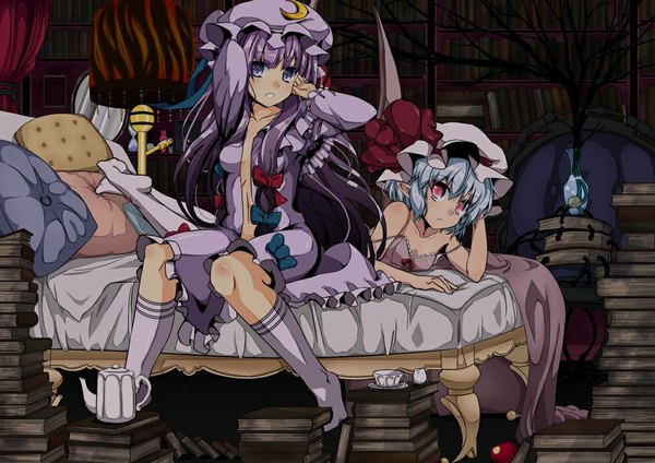 Anime picture 1000x707 with touhou remilia scarlet patchouli knowledge hebata long hair short hair blue eyes light erotic red eyes multiple girls purple hair lying pointy ears girl thighhighs dress bow 2 girls hair bow white thighhighs