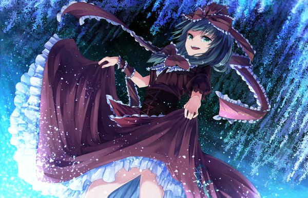 Anime picture 1400x900 with touhou kagiyama hina ibuki notsu single long hair looking at viewer open mouth smile green eyes green hair lacing dress lift girl dress flower (flowers) bow hair bow frills wisteria