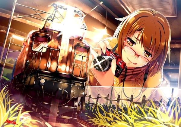 Anime picture 900x636 with original ryuji (ikeriu) single looking at viewer blush short hair brown hair yellow eyes girl plant (plants) glasses grass camera train