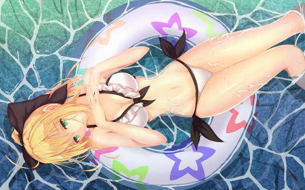 Anime picture 2880x1800 with fate (series) fate/stay night fate/unlimited codes artoria pendragon (all) saber saber lily bakanoe single looking at viewer highres short hair breasts light erotic blonde hair green eyes girl navel bow swimsuit hair bow