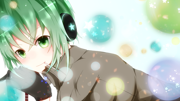 Anime picture 1680x945 with vocaloid gumo bloodcatblack (tsukiko) single short hair smile wide image green eyes green hair mouth hold light boy headphones cloak