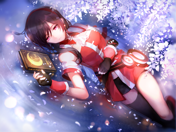 Anime picture 1637x1228 with vocaloid vocaloid china yuezheng ling yu jiu single long hair black hair red eyes looking away lying on side girl thighhighs gloves flower (flowers) petals black gloves fingerless gloves book (books) single thighhigh