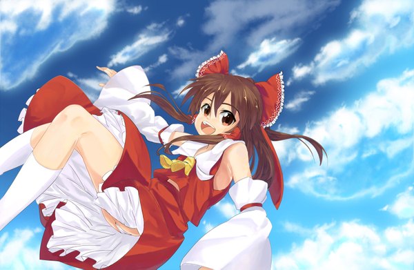 Anime picture 1500x979 with touhou hakurei reimu kinoto (ruindivinity) single long hair looking at viewer open mouth brown hair brown eyes sky cloud (clouds) pantyshot girl dress skirt detached sleeves skirt set