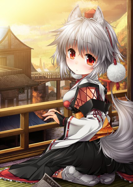 Anime picture 572x800 with touhou inubashiri momiji kei kei single tall image looking at viewer blush fringe short hair breasts red eyes sitting animal ears silver hair ahoge bent knee (knees) tail long sleeves traditional clothes japanese clothes