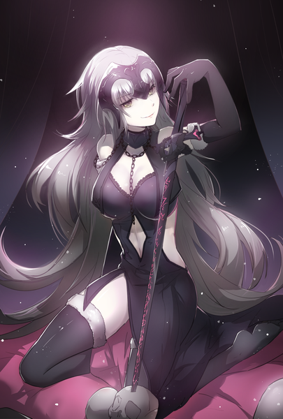 Anime picture 1378x2039 with fate (series) fate/grand order jeanne d'arc (fate) (all) jeanne d'arc alter (fate) jeanne d'arc alter (avenger) (third ascension) (fate) tebd menkin single tall image looking at viewer light erotic smile yellow eyes cleavage silver hair full body very long hair arm up kneeling turning head girl