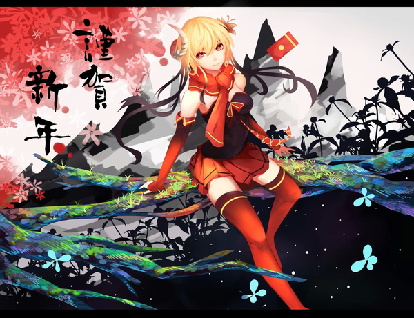 Anime picture 1600x1231 with original .l.l single long hair looking at viewer blonde hair smile red eyes multicolored hair horn (horns) two-tone hair girl thighhighs skirt flower (flowers) miniskirt scarf