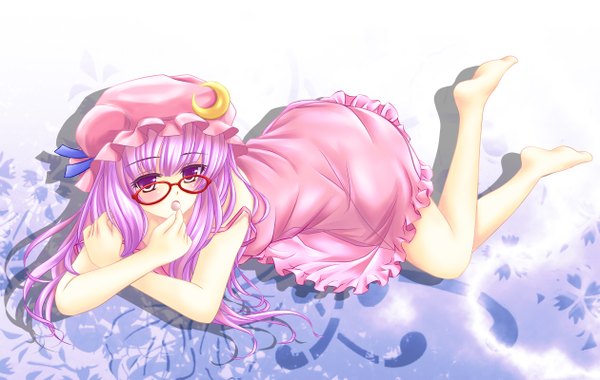 Anime picture 1260x800 with touhou patchouli knowledge nekokotei single long hair purple eyes purple hair barefoot crescent girl hat glasses