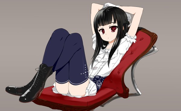 Anime picture 1200x741 with original kusaka souji single long hair black hair simple background red eyes wide image sitting arms behind head girl thighhighs gloves black thighhighs