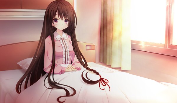 Anime picture 1024x600 with koisuru doll to omoi no kiseki komakuri amane single long hair looking at viewer black hair wide image sitting game cg braid (braids) pink eyes girl bed pajamas