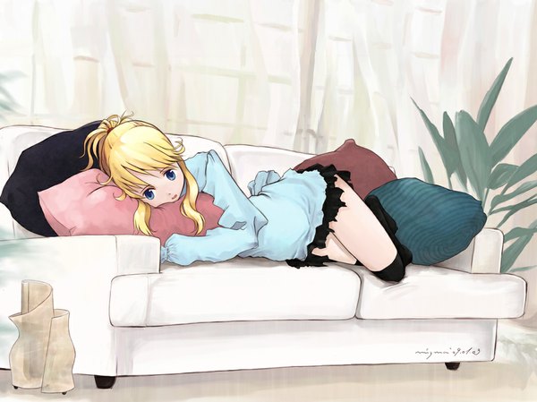 Anime picture 1067x800 with mizma blue eyes blonde hair lying on side thighhighs pillow curtains couch eshia