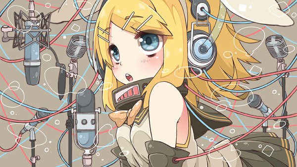 Anime picture 1067x600 with vocaloid kagamine rin chitetan single blush short hair open mouth blue eyes blonde hair wide image bare shoulders singing girl hair ornament bow hair bow hairclip headphones microphone wire (wires)