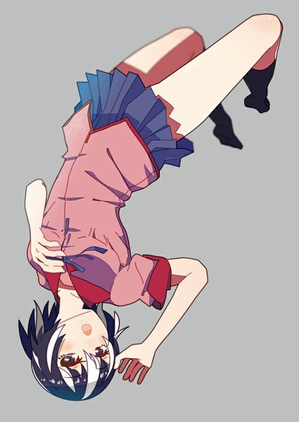 Anime picture 637x900 with bakemonogatari shaft (studio) monogatari (series) hanekawa tsubasa yadokugaeru (artist) single tall image looking at viewer blush fringe short hair open mouth black hair simple background full body white hair multicolored hair black eyes grey background two-tone hair