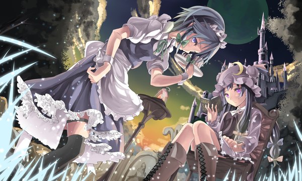 Anime picture 2000x1200 with touhou izayoi sakuya patchouli knowledge saraki long hair looking at viewer highres short hair blue eyes wide image sitting purple eyes multiple girls silver hair purple hair maid crescent knees touching sad girl