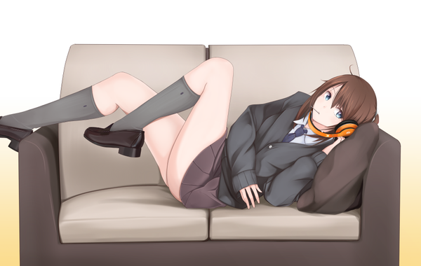 Anime picture 912x578 with original lasel single looking at viewer short hair blue eyes light erotic brown hair white background girl uniform school uniform socks headphones couch