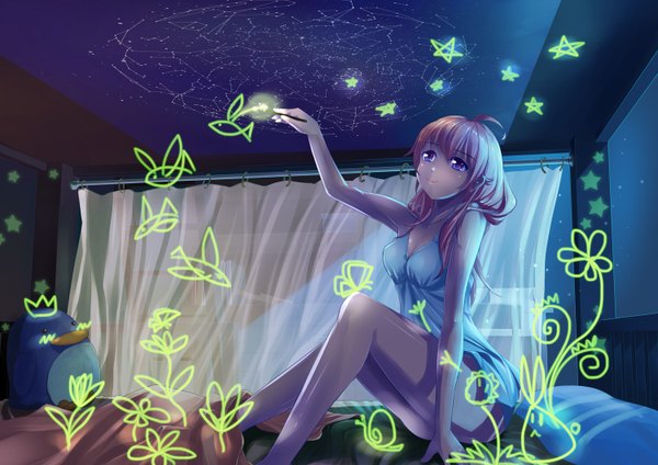 Anime picture 1500x1060 with original neko eel (artist) single long hair smile sitting purple eyes pink hair ahoge bent knee (knees) light smile night bare legs shiny skin looking up constellation girl bed curtains sundress