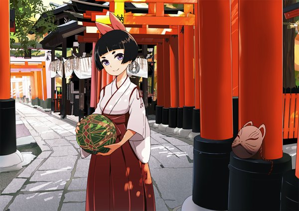 Anime picture 1191x842 with original kazufumi (kaz-newt) single looking at viewer fringe short hair black hair smile purple eyes traditional clothes japanese clothes girl bow hair bow mask ball torii hakama fox mask temari ball