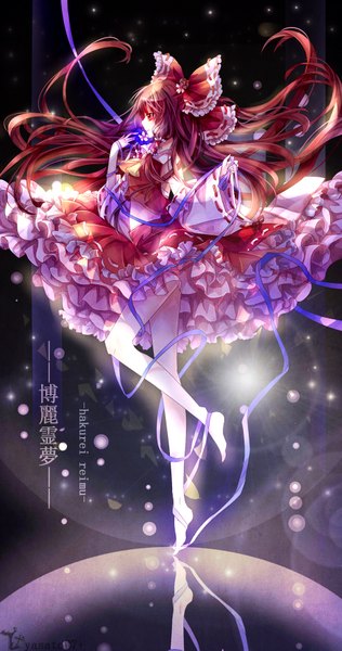 Anime picture 930x1761 with touhou hakurei reimu yasato single long hair tall image fringe red eyes brown hair holding looking away bent knee (knees) traditional clothes barefoot wide sleeves bare belly bare legs legs glowing reflection